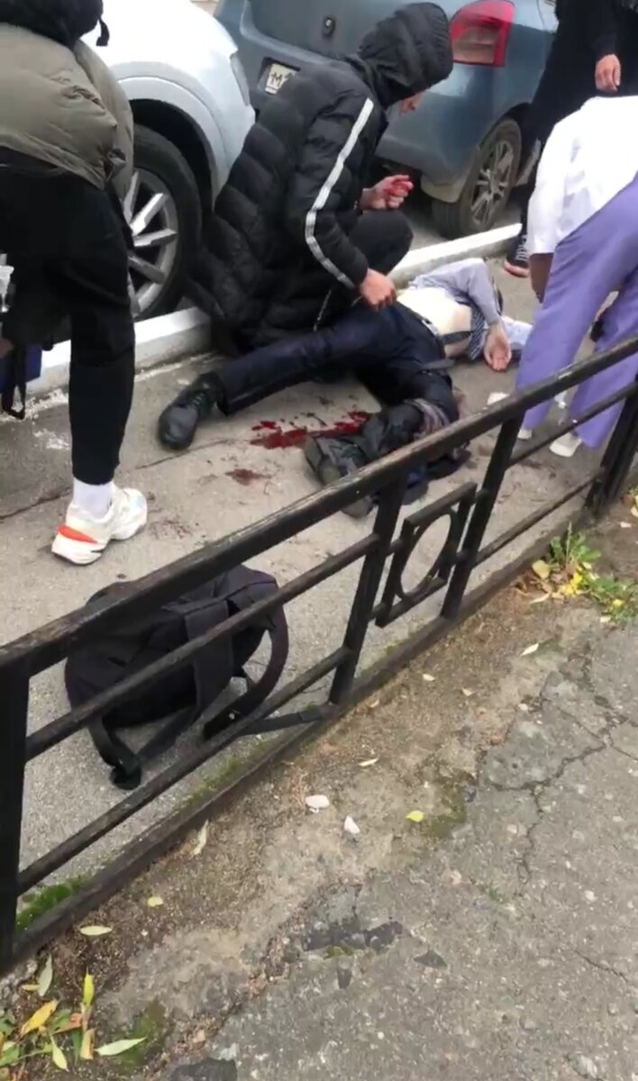 В ПГНИУ неизвестный устроил стрельбу. Есть погибшие! 
Утром 20 сентября очевидцы стали сообщать о выстрелах в Пермском государственном университете. По предварительной информации, в кампус вуза проник Тимур Бекмансуров, 2003 года рождения. В вузе уточняют, что неизвестный стрелял из огнестрельного оружия.
