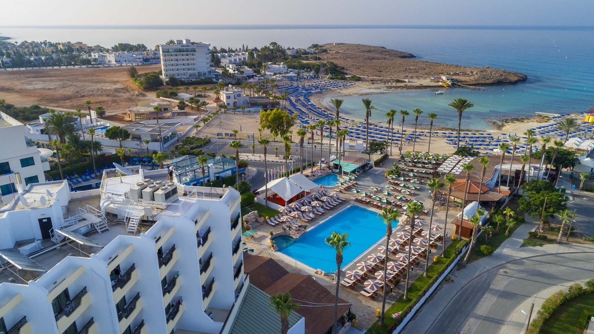 Кипр айя-напа отели. Limanaki beach hotel and suites. Айя напа бич отель. Okeanos beach кипр. Айя напа отели.