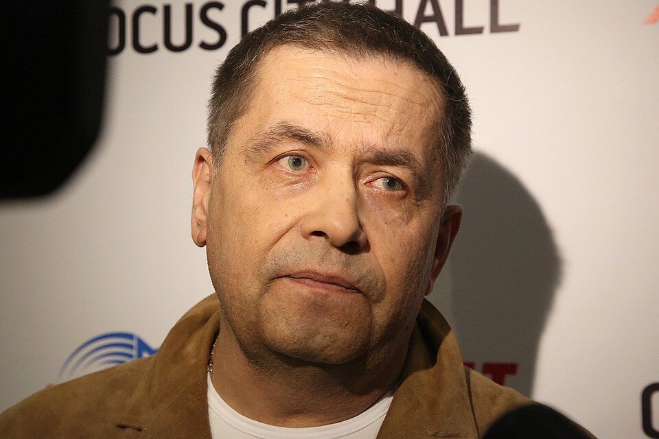 Расторгуев дает интервью.