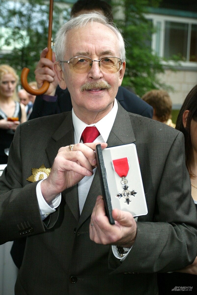 Фото с награждения Ливанова, soyuz.ru