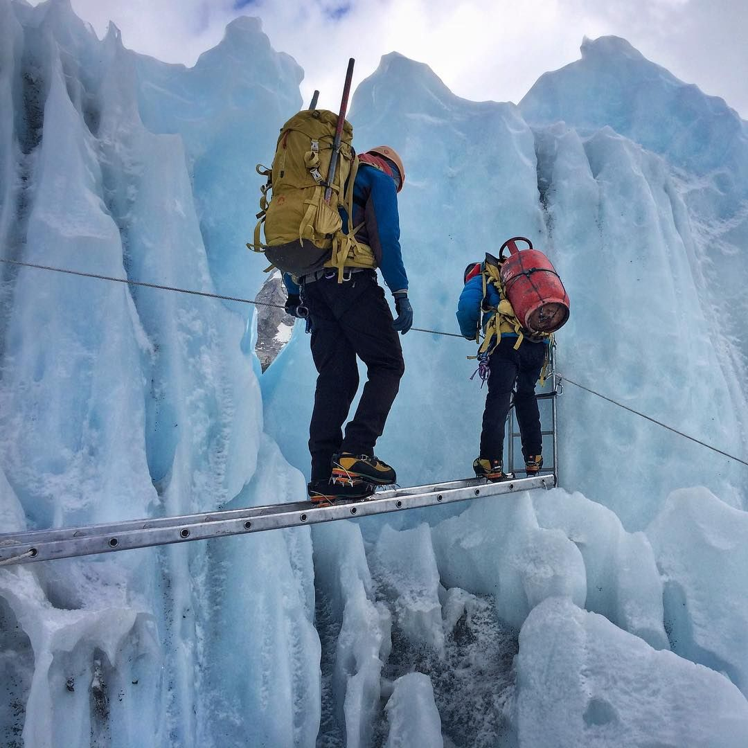 Джомолунгма восхождение. Восхождение на Эверест. Khumbu Icefall. Покорение Эвереста.