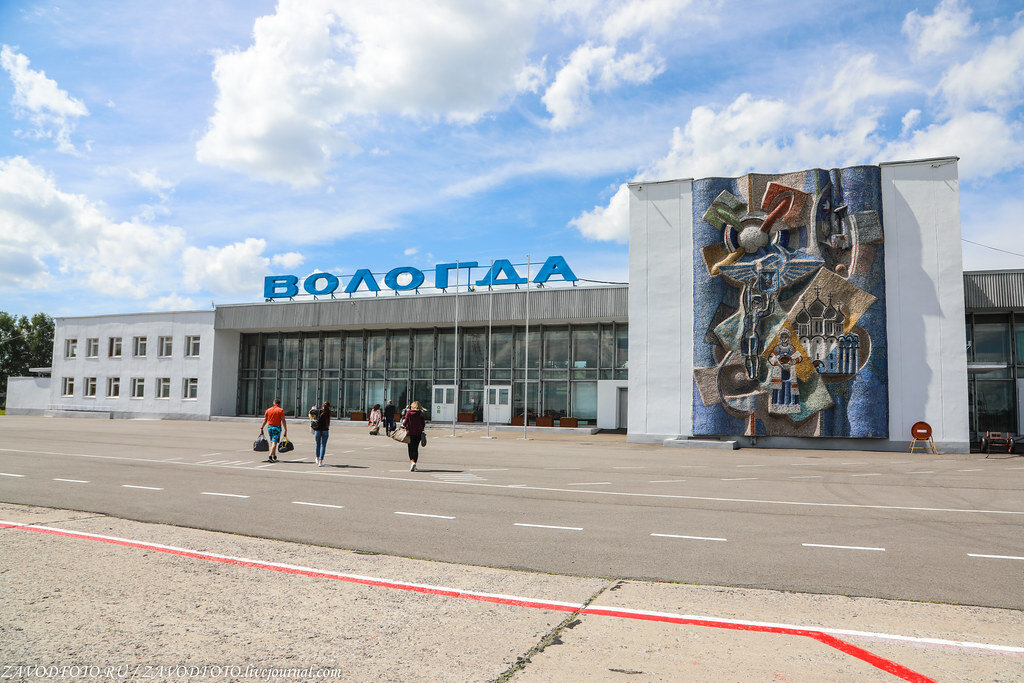 Летом мне повезло в очередной раз побывать в Вологде, на этот раз я туда прилетел на самолёте.