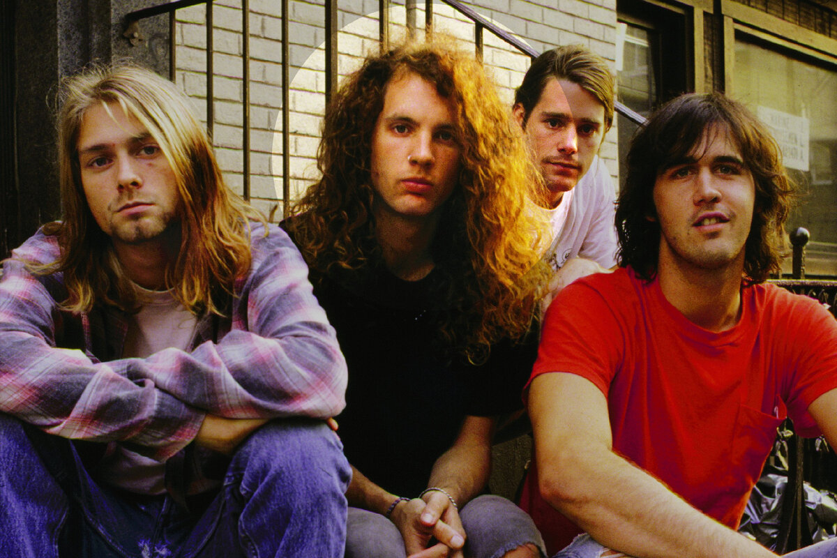 Рок группа информация. Рок группа Нирвана. Nirvana состав группы. Группа Nirvana 1989. Курт Кобейн с группой.