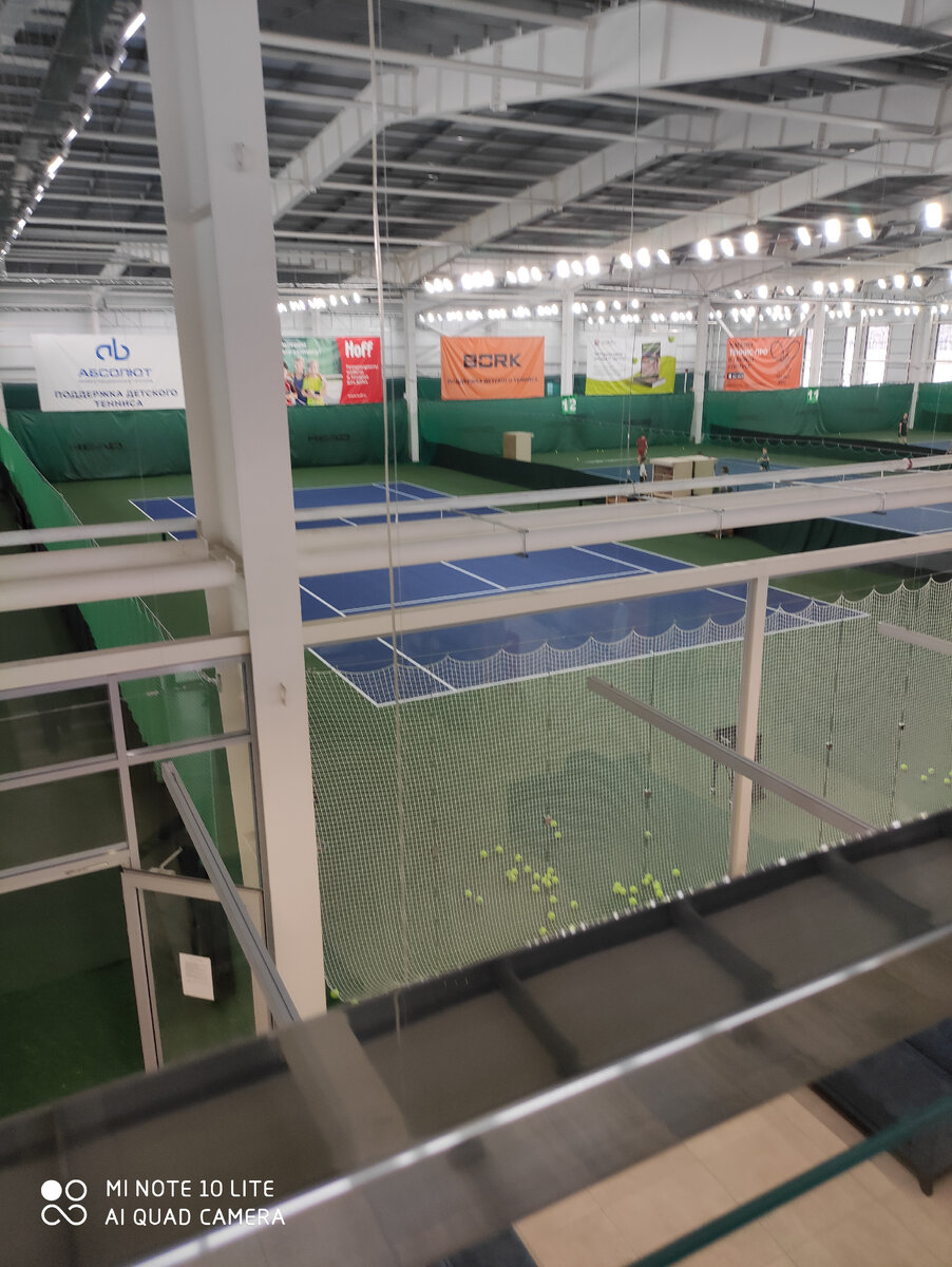 Это соседний.  В Лужниках столько же мячиков было до уборки.