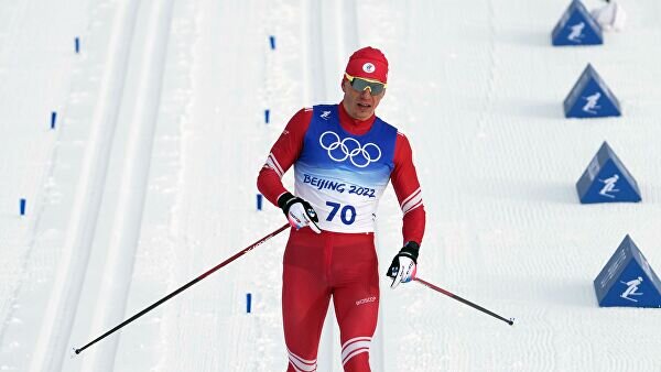    Александр Большунов на финише дистанции индивидуальной гонки на 15 км классическим стилем среди мужчин на XXIV зимних Олимпийских играх 2022© РИА Новости / Павел Бедняков
