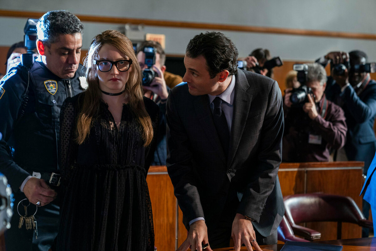    Джулия Гарнер в сериале «Изобретая Анну»Кинопоиск