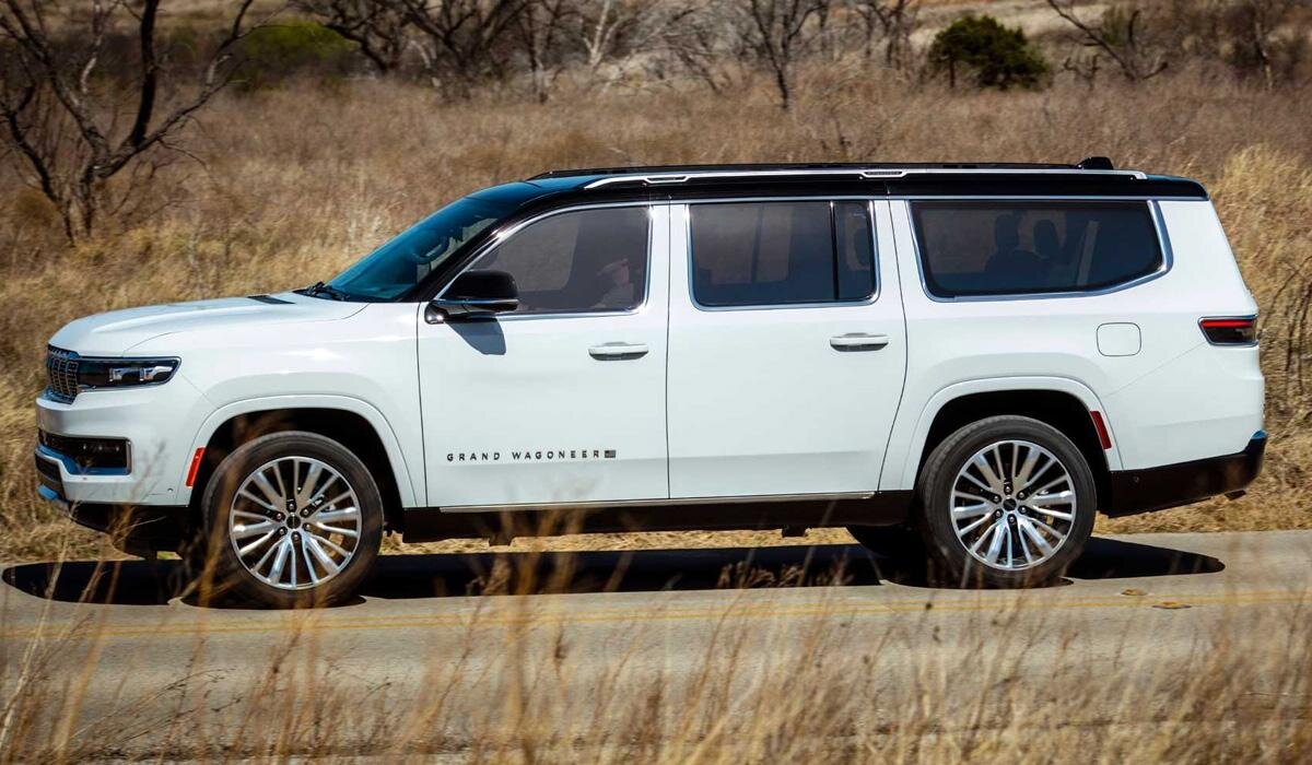 Очень длинный Jeep Grand Wagoneer L