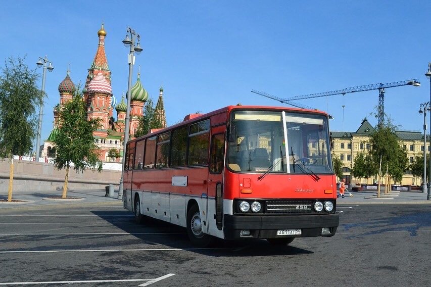 На таких многие из нас ездили в лагеря, детские сады, другие города и даже страны