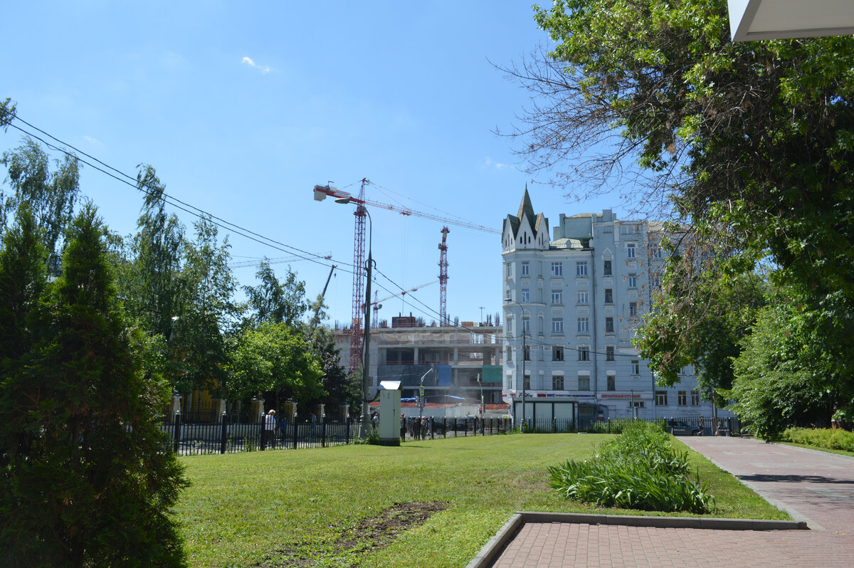 Вид на стройку со стороны метро "Проспект Мира" к улице Щепкина