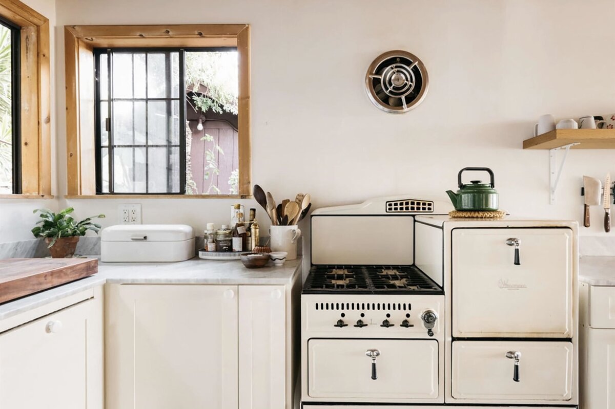     Белая кухня в доме: да или нет? 57 идей, которые вдохновят вас попробовать