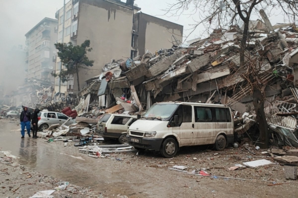    Количество жертв землетрясения в Турции увеличилось до 1498