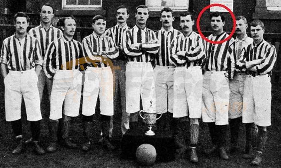 За свою короткую карьеру Гроувз сыграл за 4 клуба: Хиберниан, Селтик, Вест Бромвич и Астон Виллу.