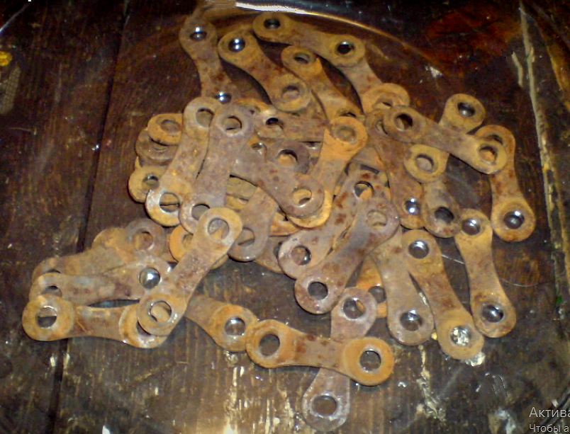 Звенья цепи от погрузчика зерна.