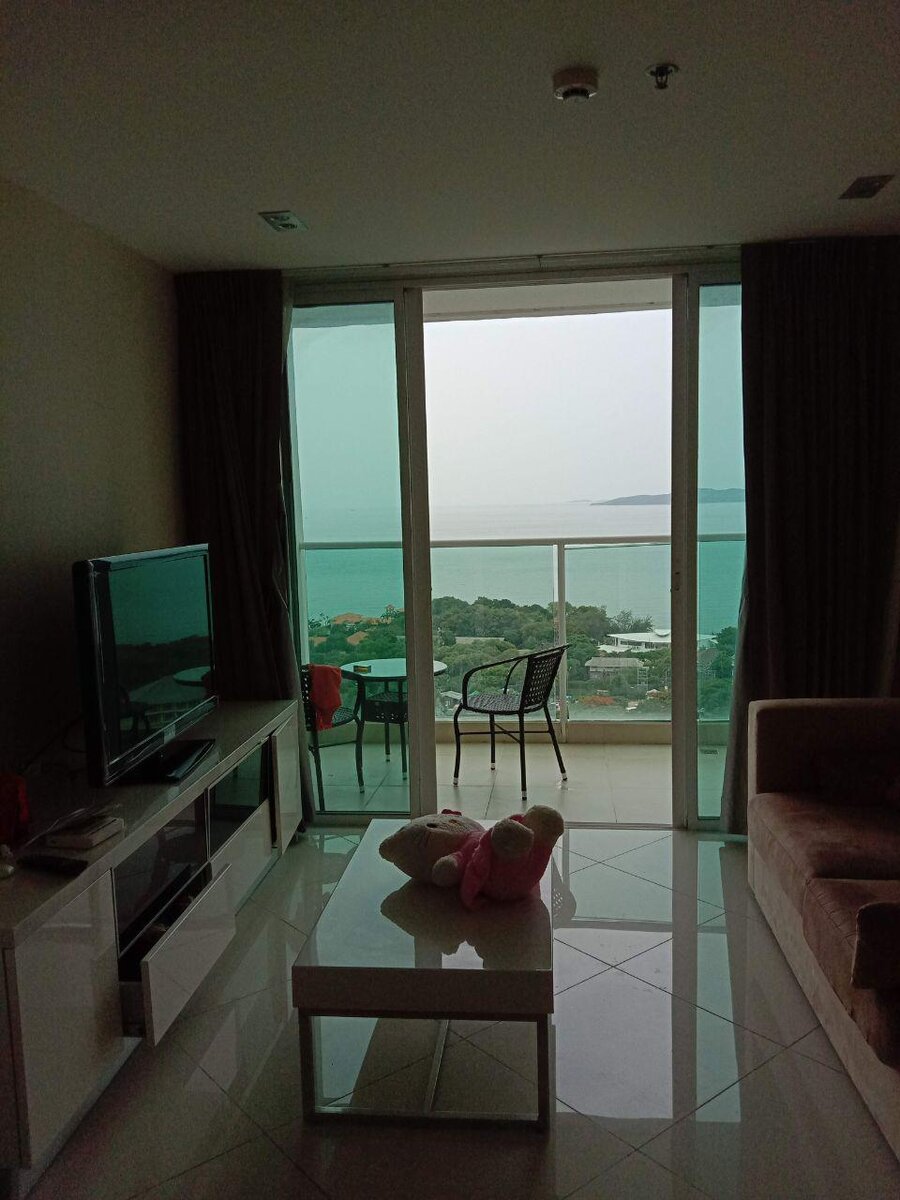 Просторный балкон-терраса, холл-кухня и спальня