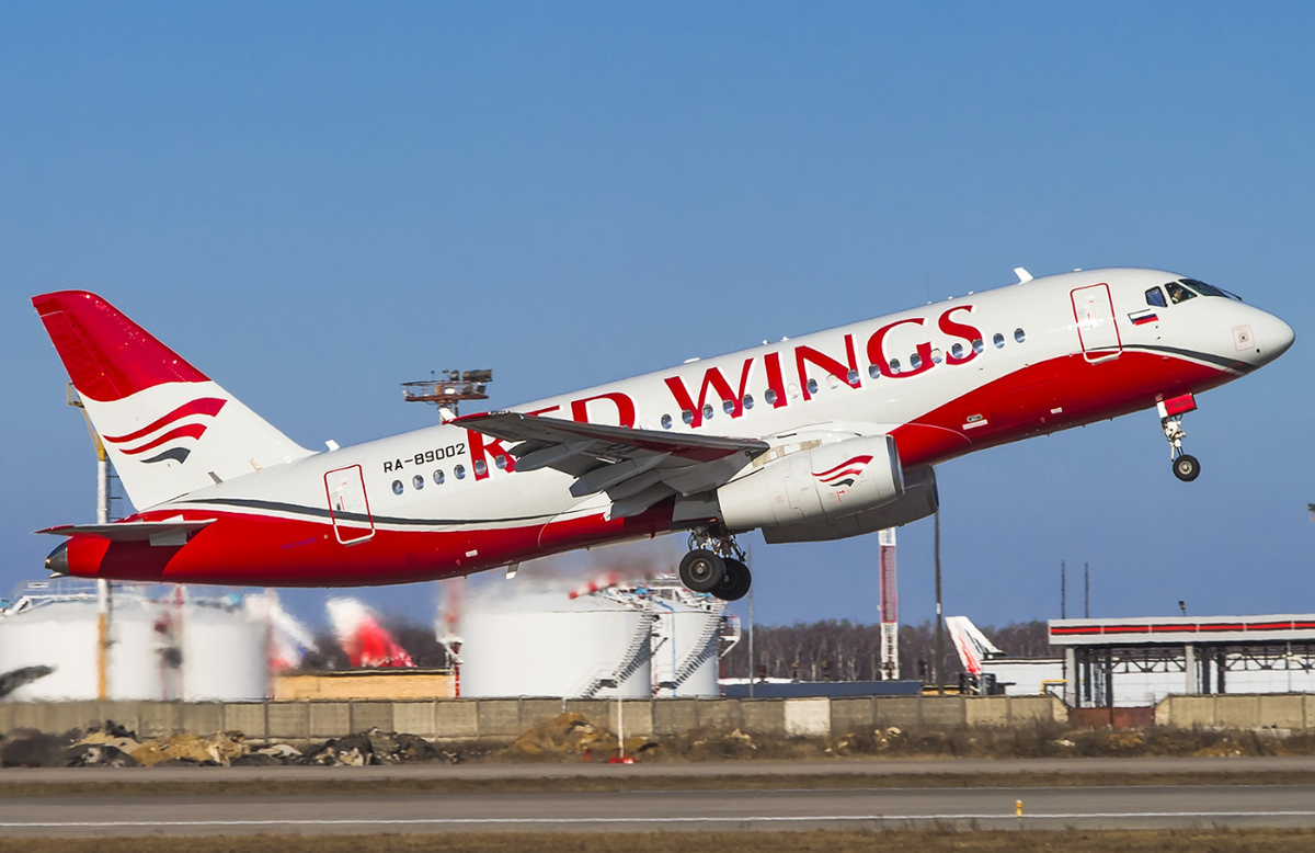 Ред Вингс самолеты. Red Wings Airlines авиакомпания. SSJ 100 Red Wings. Сухой Суперджет 100-95 ред Вингс.