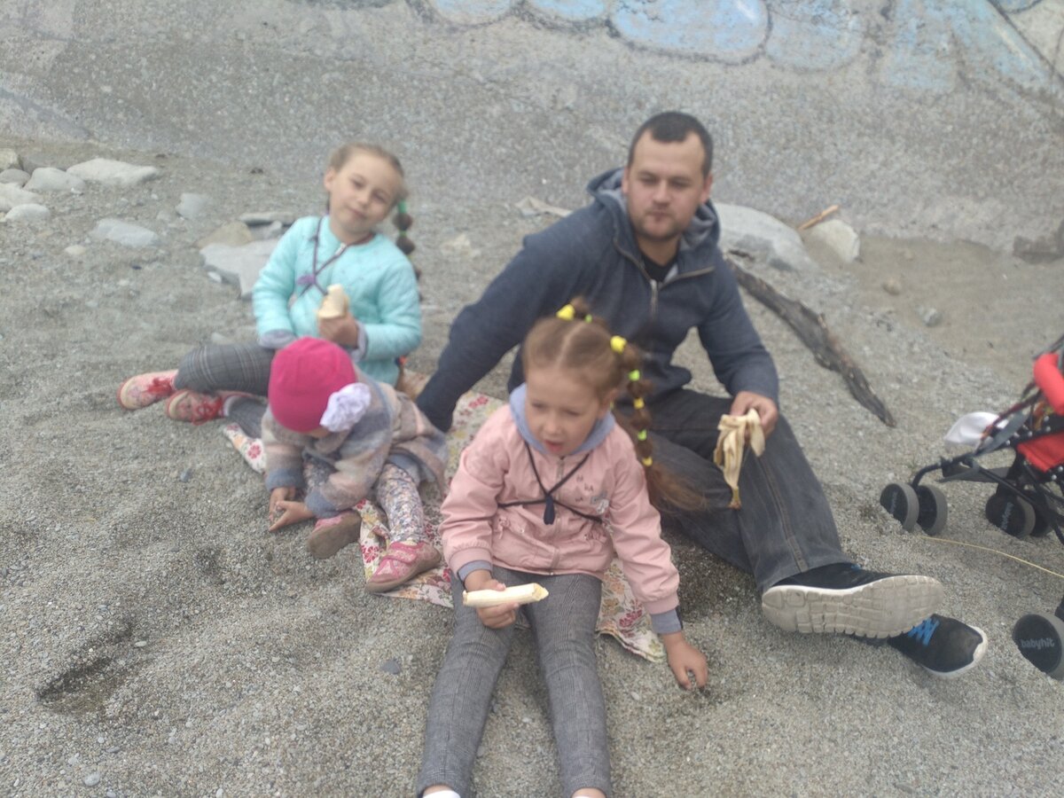 И даже в холодную погоду мы идем на море