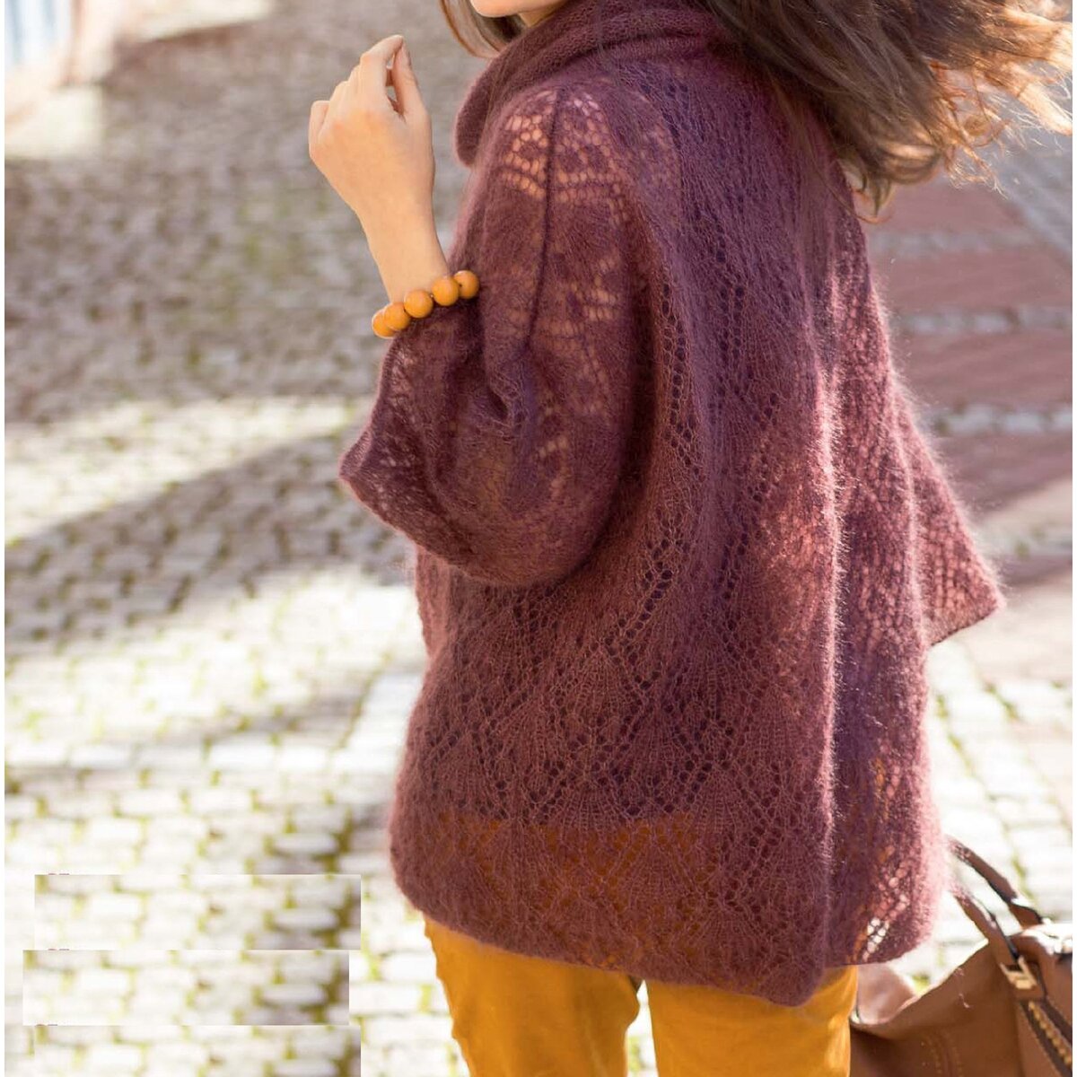 Ажурный узор из мохера винного цвета для поздней весны и ранней осени