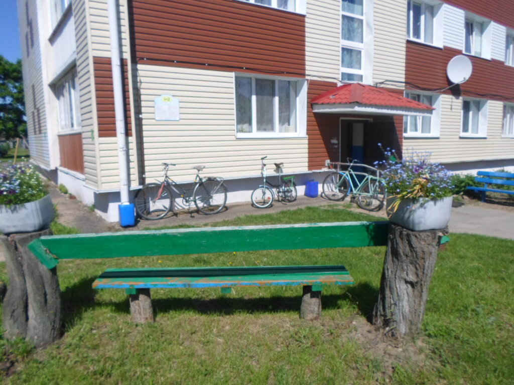 Велосипеды у дома 