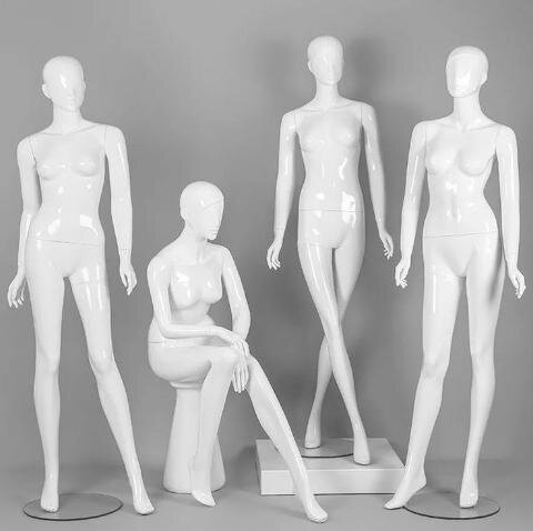 Манекены в полный рост позволяют демонстрировать целые комплекты одежды