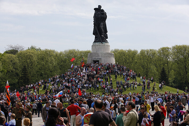 "Солдат-освободитель" в Берлине 8 мая