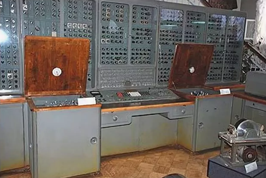 Как называется первая советско российская научная станция. ЭВМ Урал 1. ЭВМ БЭСМ-2. ЭВМ первого поколения «Урал-2». ЭВМ стрела Урал-1.