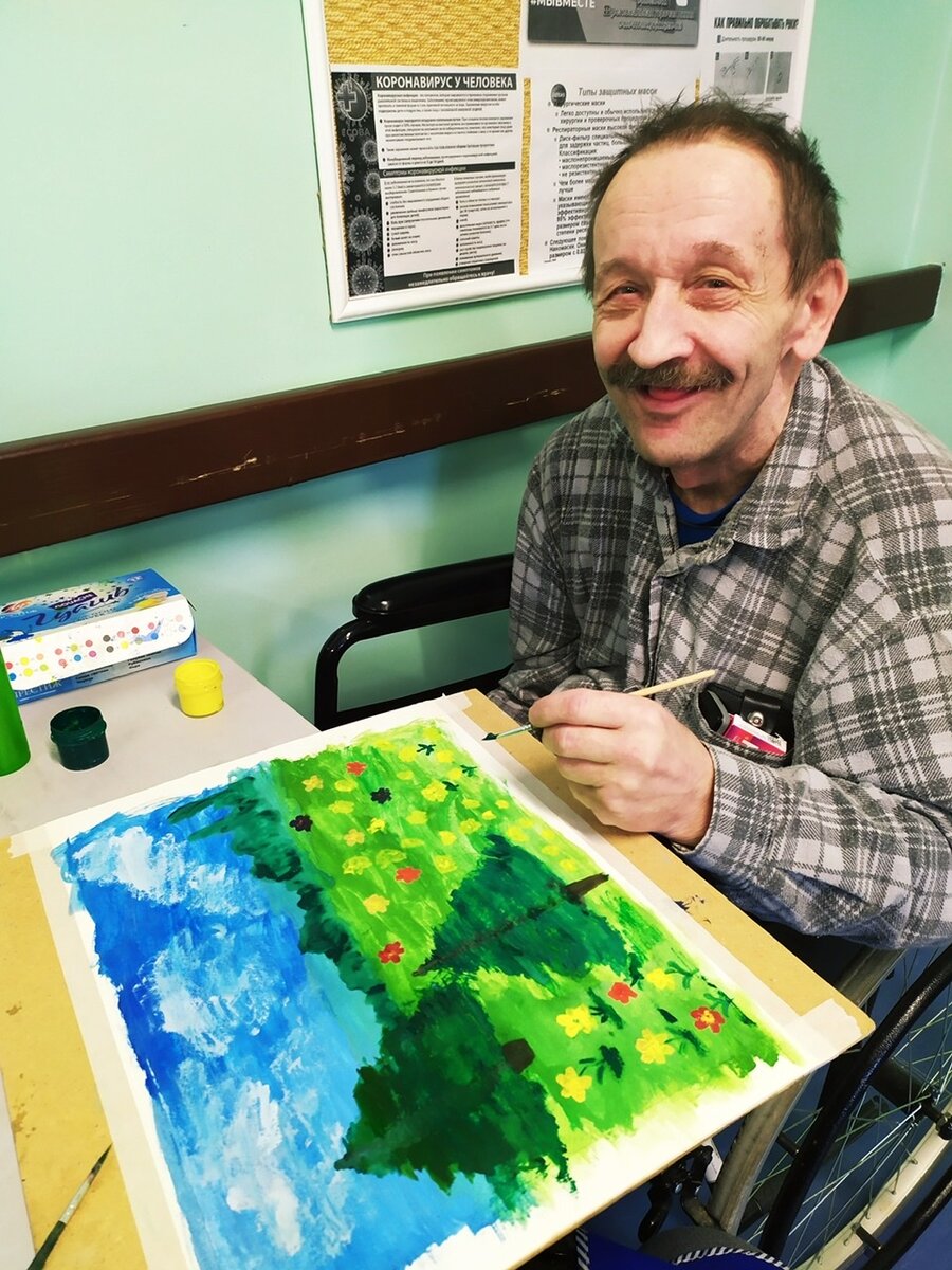 Занятия по рисованию в доме престарелых в Великих Луках Псковской области 