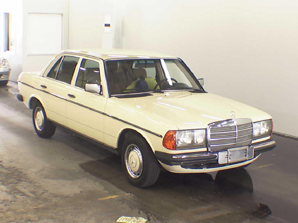 Год выпуска фото. Мерседес Бенц е класс 1980. Mercedes Benz e class 1980. Mercedes-Benz e class 1973. Мерседес e200 1980.