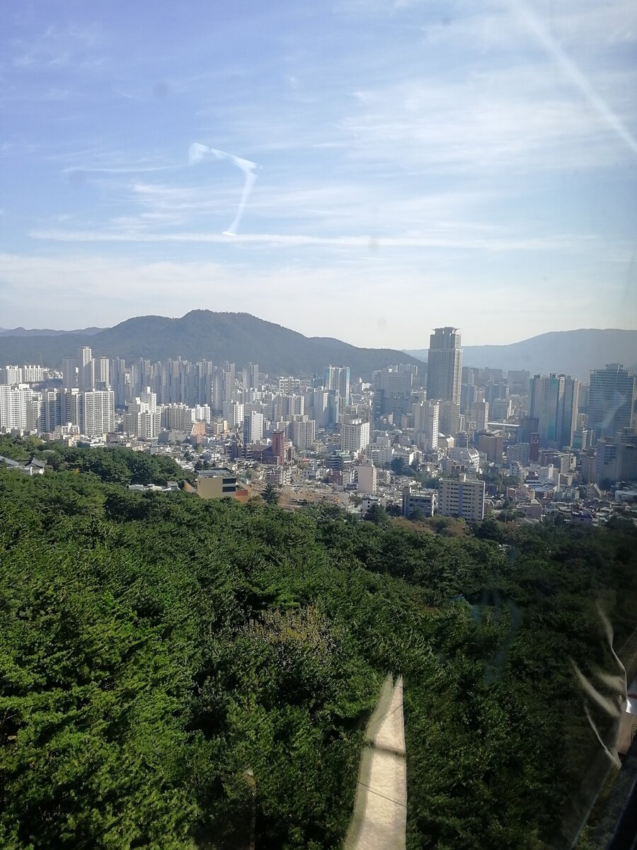 Вид на Пусан из окна подъемника