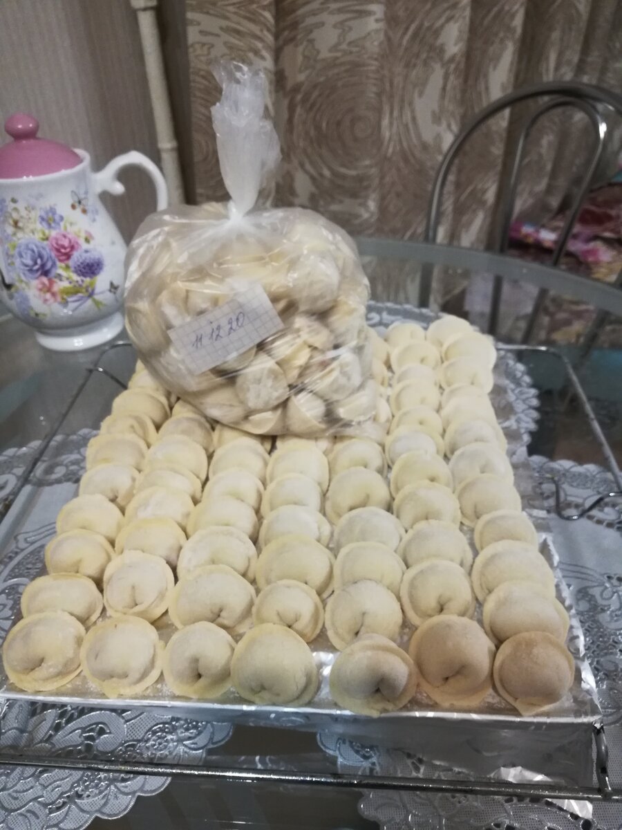 - Знаешь, что самое обидное, когда варишь пельмени? - Что они развариваются?
- Нет.
- А что?
- Когда вода вскипела, открываешь холодильник, а пельменей нет...

