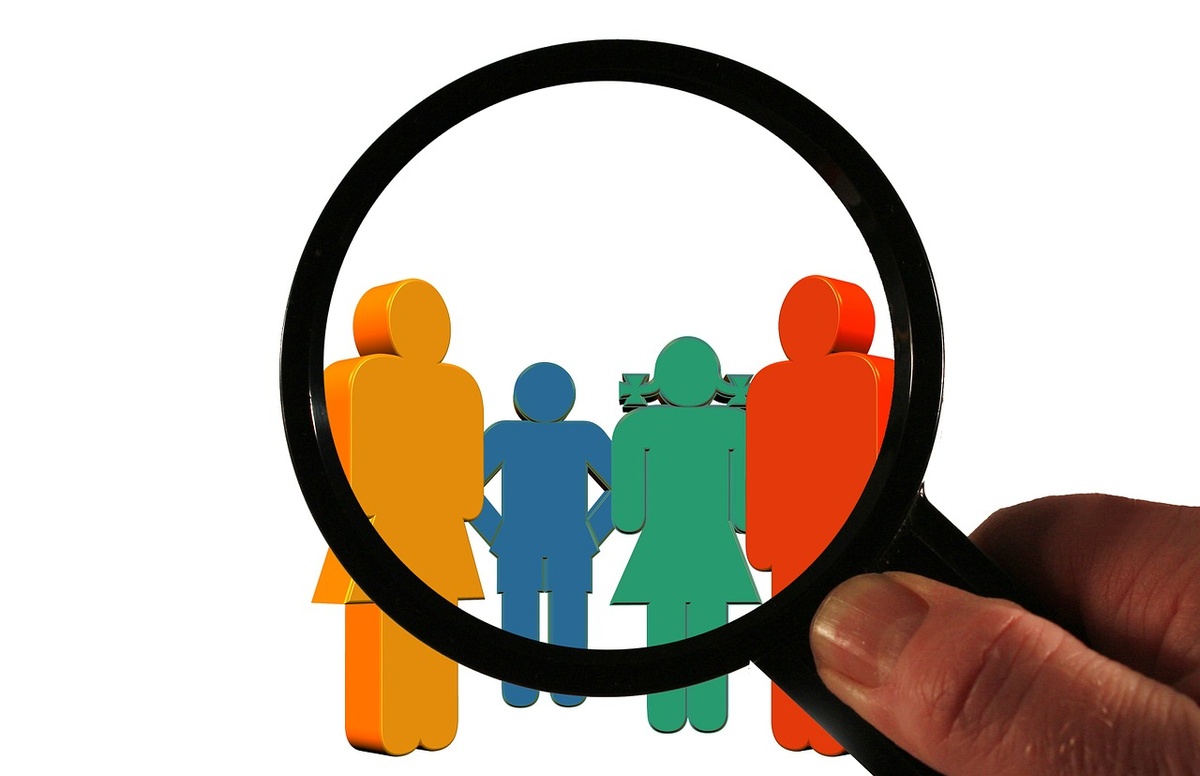 Источник иллюстрации: https://pixabay.com/illustrations/customer-family-magnifying-glass-563967/