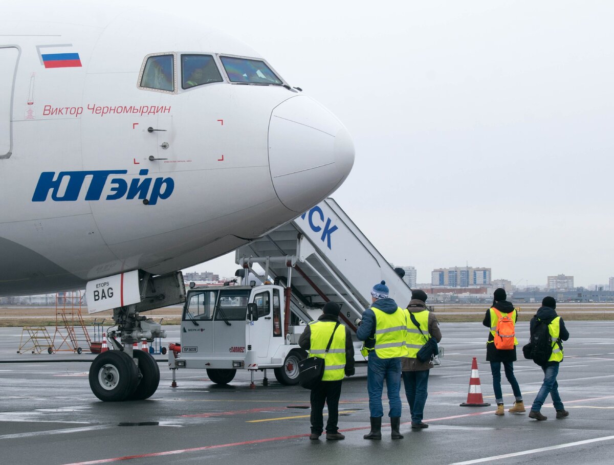 Boeing 767-224, VP-BAG "Виктор Черномырдин" в омском аэропорту (фото автора)