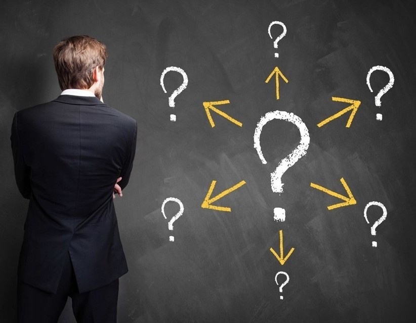 ЧТО ЭТО И ЗАЧЕМ НУЖНА В наше время слово “упаковка” используется в 3-х случаях. Каждый из них кардинально отличается друг от друга.

Поэтому перед тем, как я перейду к сути вопроса, мы определимся с основным понятием, о котором я буду говорить дальше, а что останется темой для других статей.

Физическая упаковка. Это визуальное оформление продукта, в котором его получает конечный потребитель (например, коробка для конфет);
Упаковка бизнеса. Это объединение всех смыслов в визуальную и техническую часть для презентации компании с нужной стороны;
Упаковка франшизы. Это объединение всех смыслов и расчётов в визуальную и документальную часть для презентации франчайзи.
Важно. Выжимайте из бизнеса максимум с помощью нашей методички формата “фишечная стратегия”. В ней самый сок из сотен тренингов и книг по маркетингу и продажам. А также концентрат успешных действий. По ссылке скидка 50% в течение 4 часов, кликайте -> “Реальный маркетинг: 165 фишек + 33 основы“

Мы в нашем материале будем говорить про пункт №2 и частично про №1, так как он тоже относится к главной теме.

И сразу скажу, большая часть бизнесов не просто упакована плохо, она вообще не понимает, что это такое. Если это Ваш случай, хотя, как говорится, “всегда есть, что улучшить”, то рекомендуется не просто прочитать эту статью от корки до корки, но и сделать это задачей всей Вашей жизни.

Важно. Принято говорить, что упаковка для бизнеса это только про интернет или вообще касается только сайтов. Но это не так. Под этими словами подразумевается огромное количество элементов бизнеса. Ну и на всякий случай, простыми словами:

Упаковка бизнеса – это всё, что видит и с чем взаимодействует клиент во время своего путешествия от первого контакта с Вами до покупки (customer journey mapping).

При условии, что Вы сделаете упаковку правильно и комплексно, условия ниже приведут либо сразу к покупке, либо к первому шагу в Вашу сторону.

Клиенту будет понятно, что продукт подходит;
Все возражения на первых этапах будут ликвидированы;
Сформируется положительное отношение;
Упростится восприятие информации;
Вас запомнят и не забудут.
Ведь произвести первое впечатление второй раз не получится. И изменить его в случае провала, тоже целая дилемма. Поэтому некоторым бизнесам проще сделать ребрендинг, чем пытаться спасать утопающего.

НАС УЖЕ БОЛЕЕ 32 000 чел.
ВКЛЮЧАЙТЕСЬ


ВОСЕМЬ КЛЮЧЕВЫХ ЭЛЕМЕНТОВ
Когда я говорю про упаковку для бизнеса, на самом деле я имею ввиду намного больше, чем одно действие.

Бизнес состоит из 8 глобальных частей, которые логично вынести в отдельные категории. К каждой из них нужно подходить отдельно, потому что они имеют наибольший вес в принятии решения клиентом.