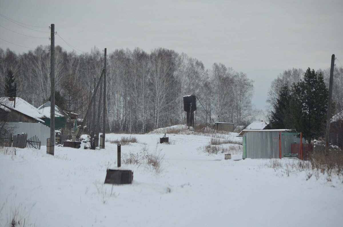 В деревне есть колонки, но работают не все. Фото автора