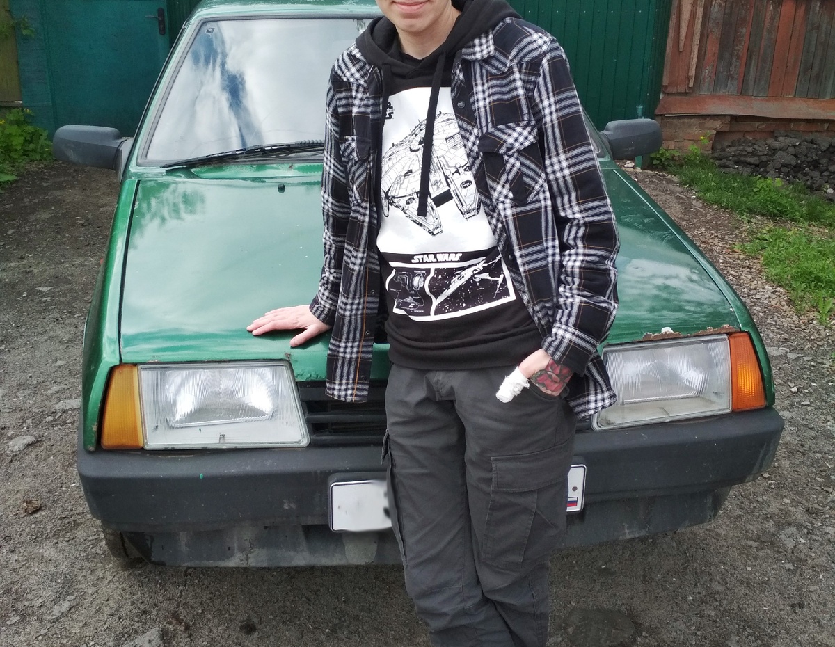 Продолжаю идущую из детства традицию ходить с перемотанными пальцами.