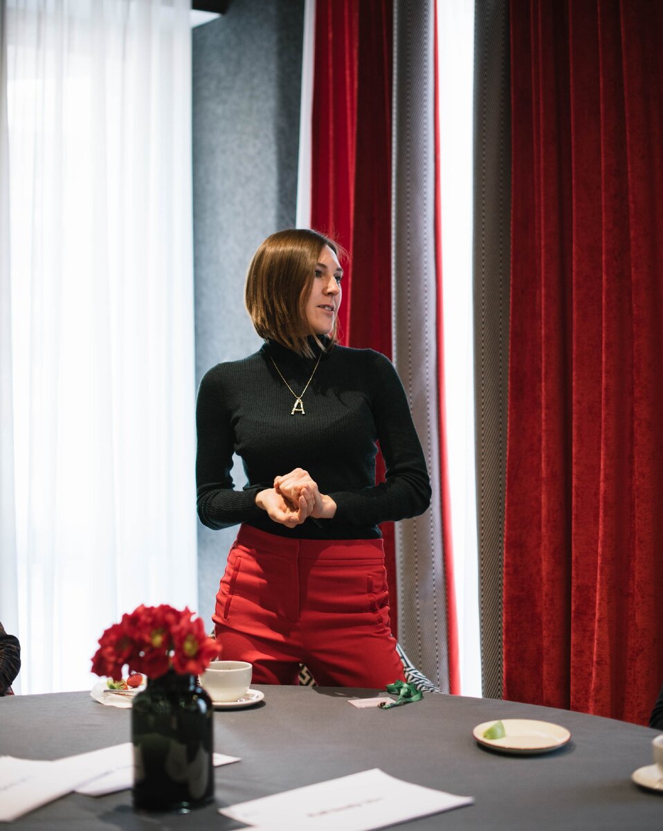 Прежде чем начинать бороться с выпадением волос - необходимо выяснить эту причину и работать в первую очередь с ней.