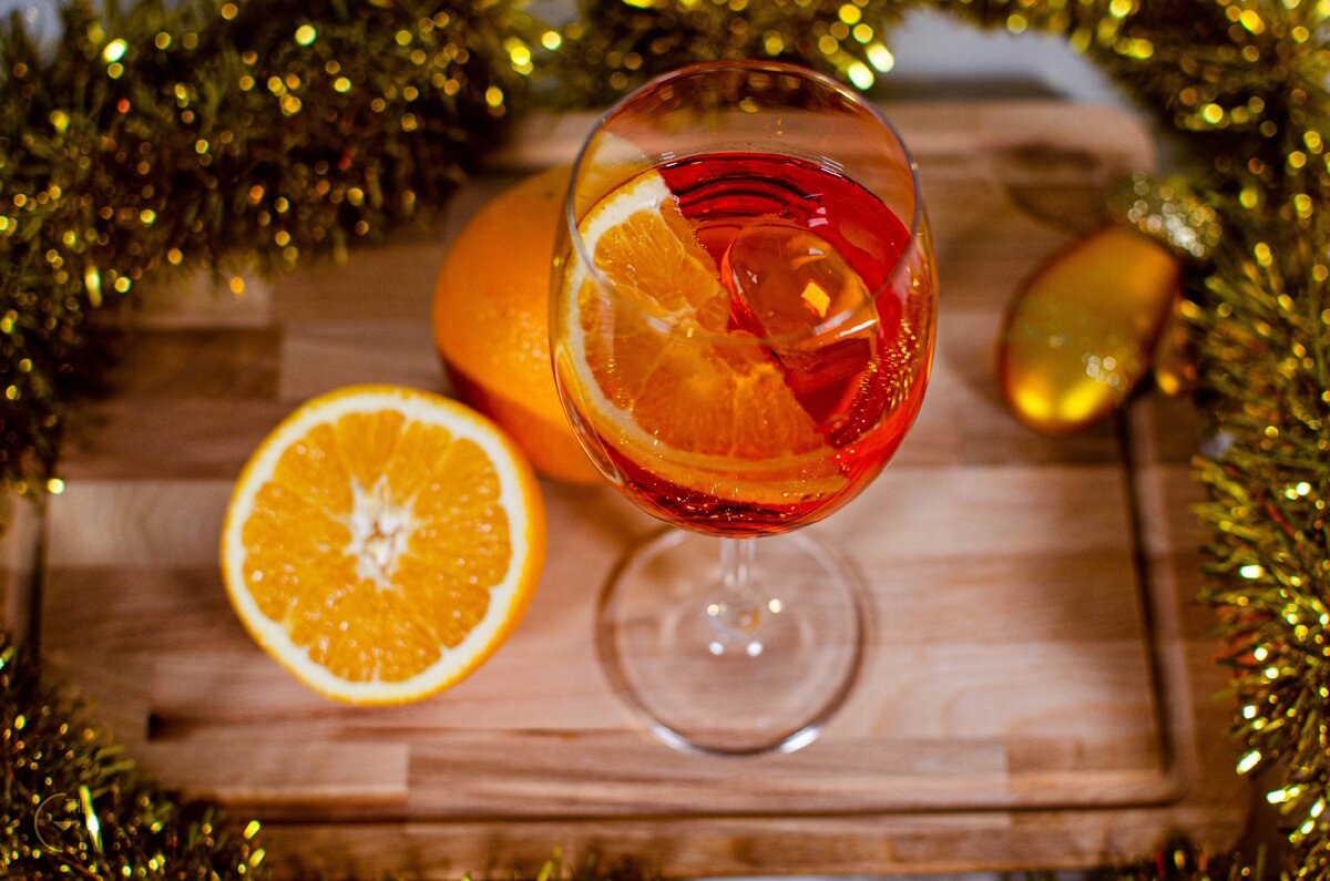 Aperol Spritz. Чтобы увидеть ингредиенты, смотрите фотографии