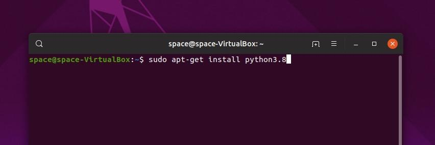 Версию нужно указывать вручную. И искать самую новую тоже. Можно подглядеть ее на официальном сайте разработчиков Python