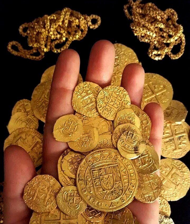 Куплю золото кг. Испанское золото. Монета Золотая. Испанские золотые монеты. Золотая монета 16 века.