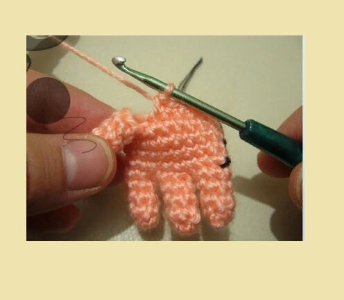 Как связать крючком ручки с пальчиками для куклы | вязание-нескучное хобби | Дзен