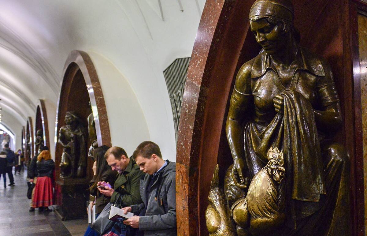 метро революции москва