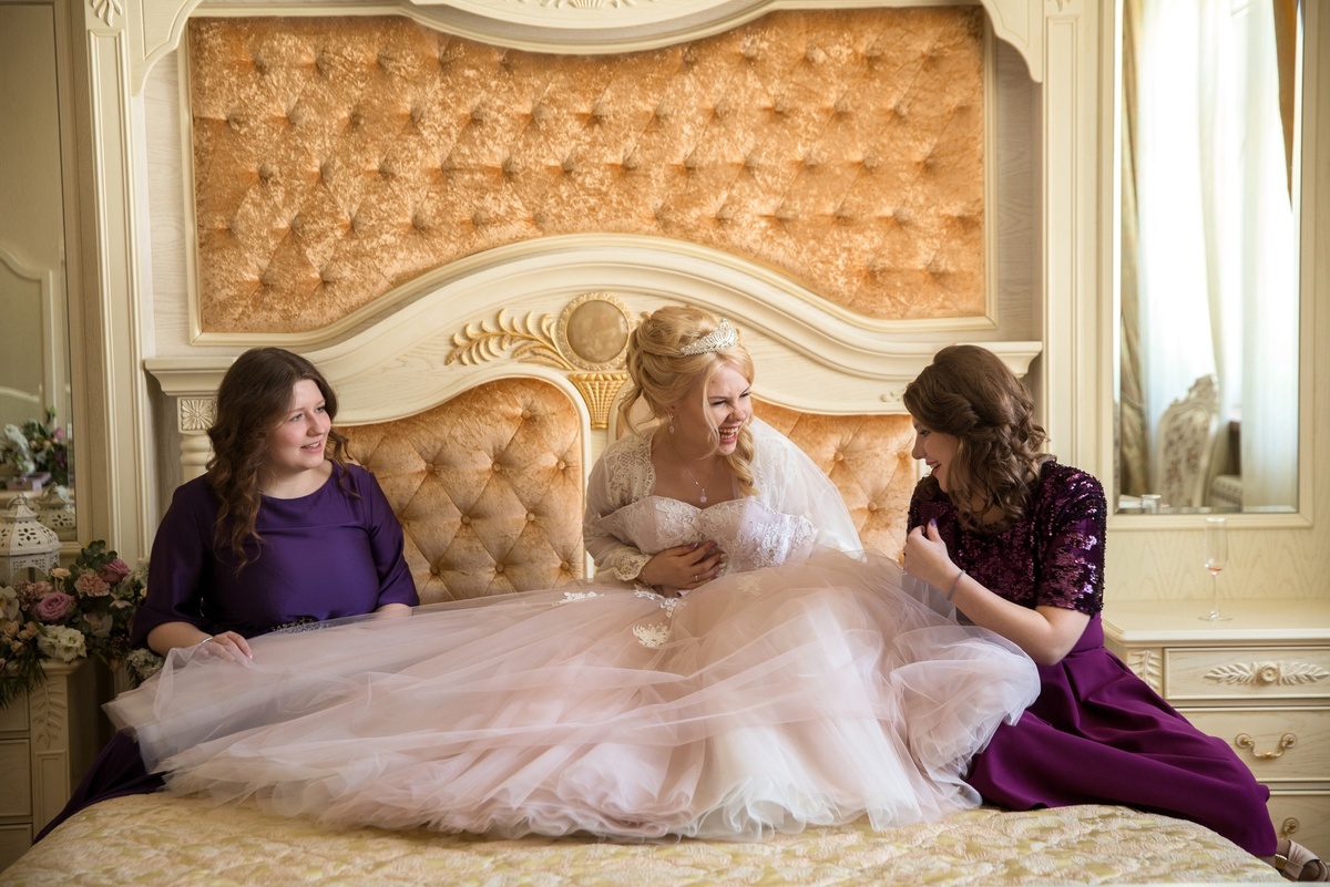 Утро невесты в коттедже с подружками невесты. Свадебный организатор Ирэм