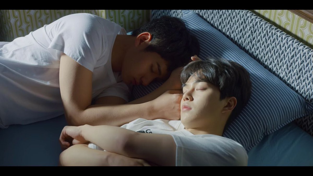 из дорамы "Любовный сигнал".  Просто незначительная и милая картина или чей то скриншот может? Не знаю. взяла с интернета. 