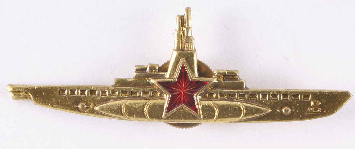 1942, 12 июля - Приказом народного комиссара ВМФ СССР установлен «Нагрудный знак командира подводной лодки»