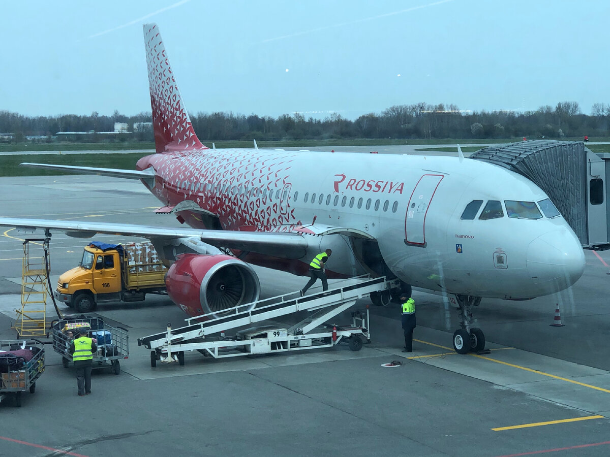 Самолеты из окна аэропорта - неповторимое ощущение предвкушения новых впечатлений! Фото автора