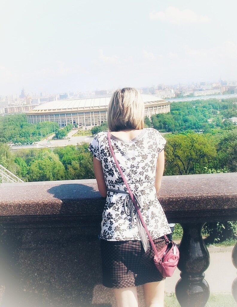 Прекрасная панорама столицы открылась нашему взору со смотровой площадки Воробьевых гор. 