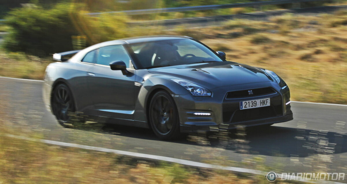 Источник: https://www.diariomotor.com/2012/12/27/nissan-gt-r-a-prueba-i-el-superdeportivo-que-bate-todos-los-records/nissan_gtr_30/