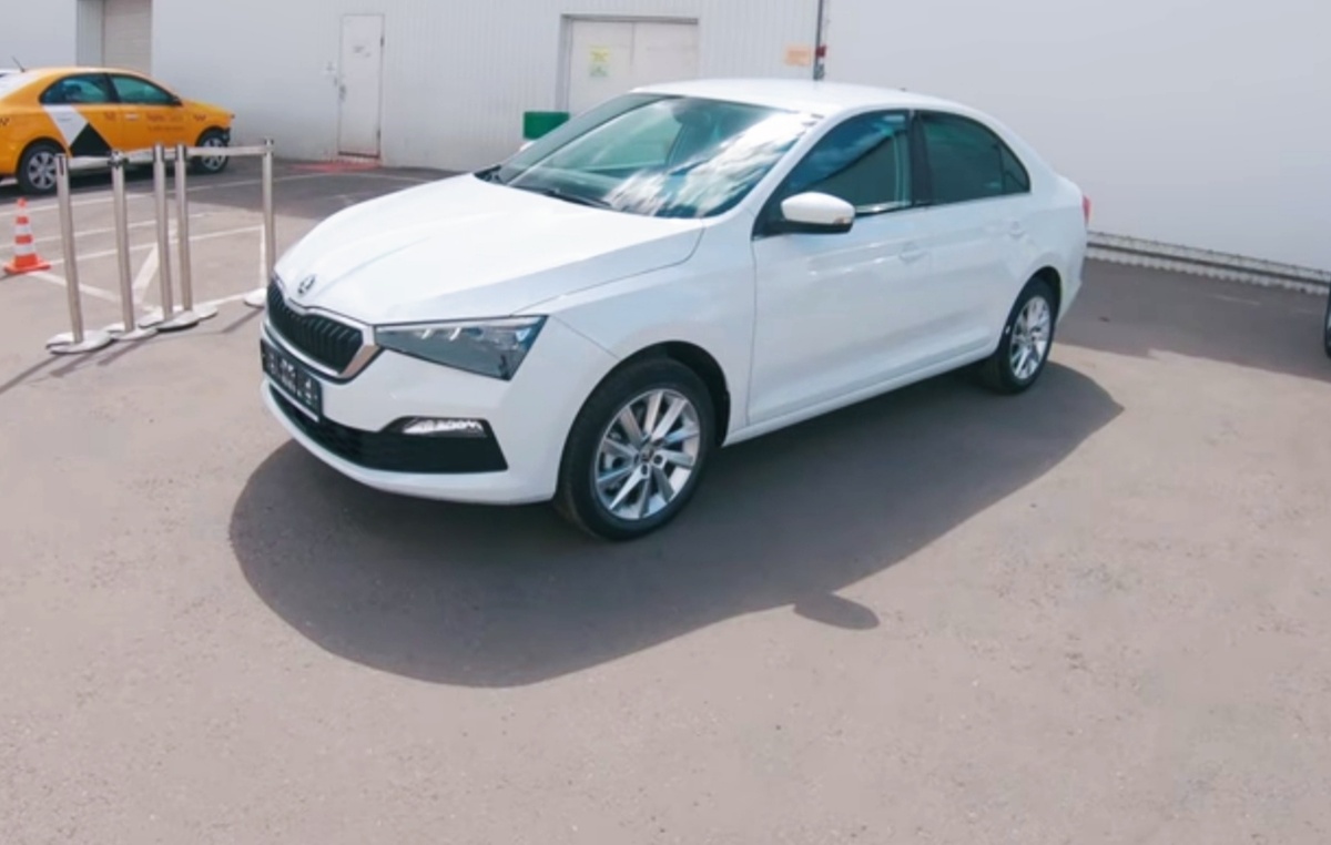 Вот так автомобиль смотрится спереди. 