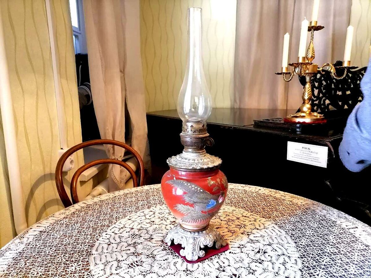 Керосиновая лампа в доме-музее Т.Хренникова. Подарена М.Пришвиным