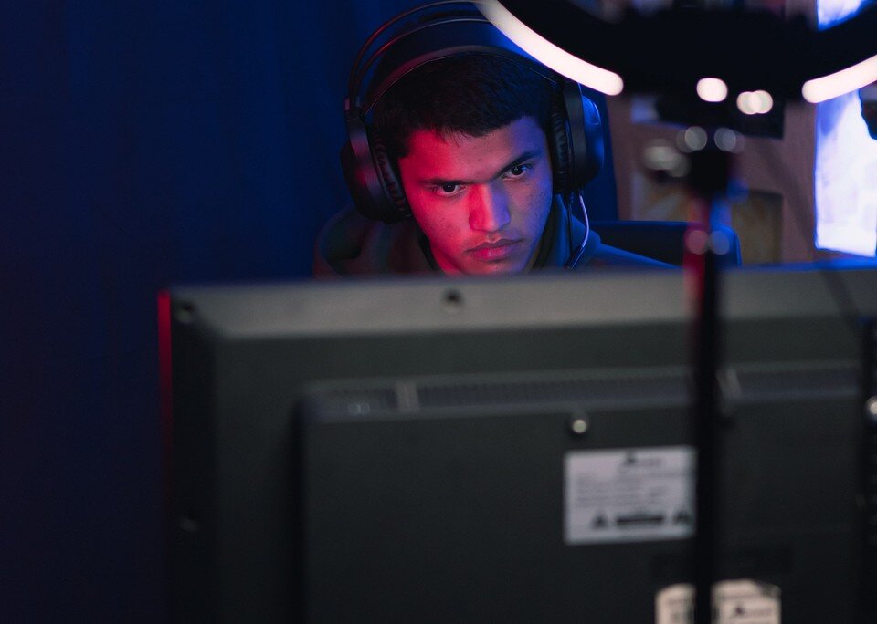 Интернет - зависимость у подростков пугает заботливых родителей