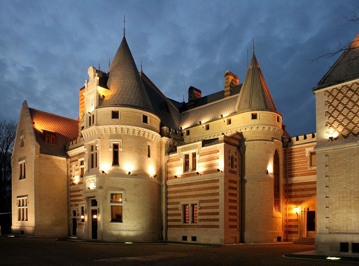 Дом 1885 года постройки - стилизация под французское шато. С 1935 года в здании располагался санаторий "Барвиха" Совета Министров СССР. С 2008 года - в собственности Управления делами президента РФ